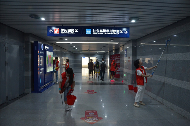 城投集團(tuán)開展“創(chuàng)衛(wèi)迎暗訪、全城大掃除”主題志愿活動(dòng)