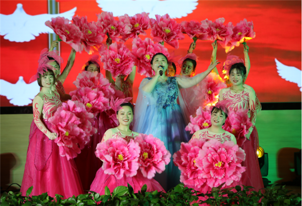 昌南新區(qū)、城投集團(tuán)舉行慶祝2021年元旦文藝匯演