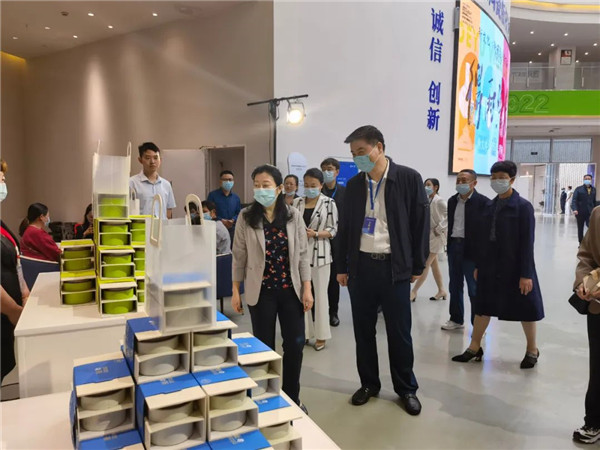 新理念、新時(shí)尚、新方式、新感受——德宇集團(tuán)舉行2022得雨活茶新品發(fā)布推廣會(huì)